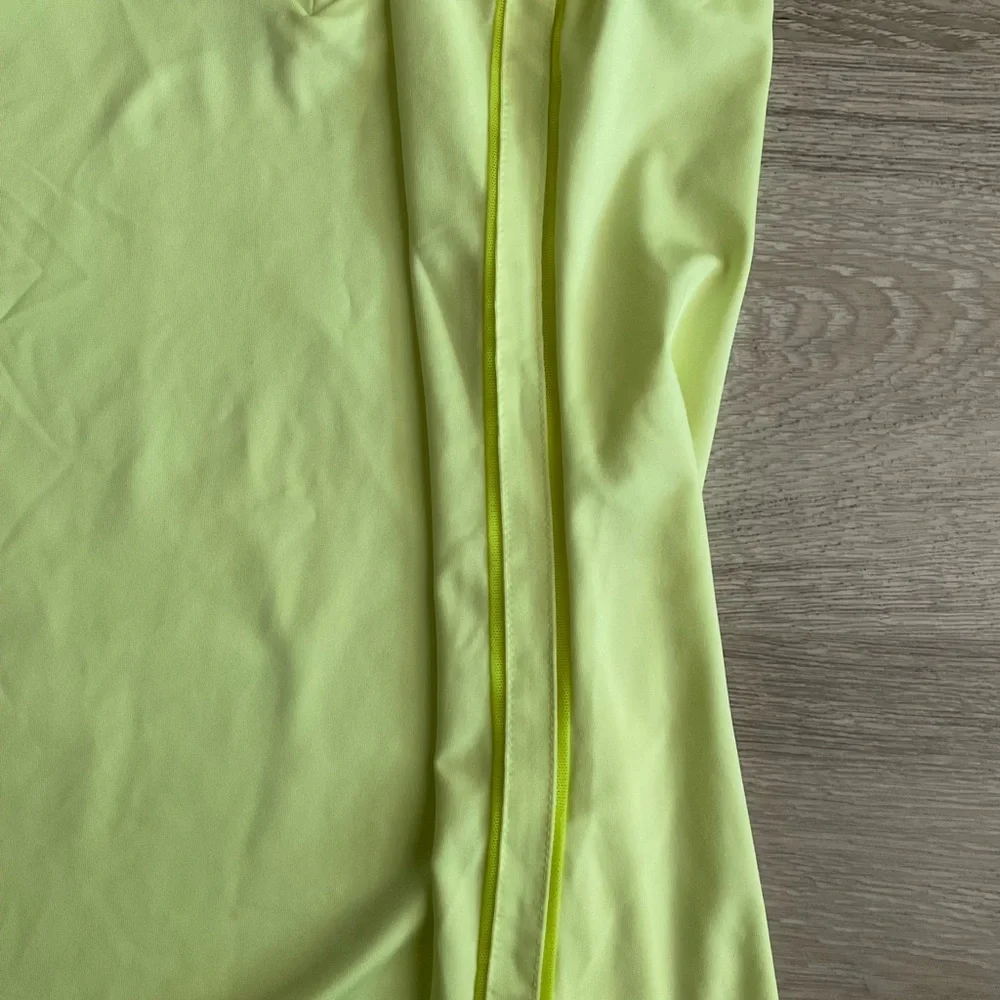Lucky in love sleeveless v-neck top - Picture 5 of 6